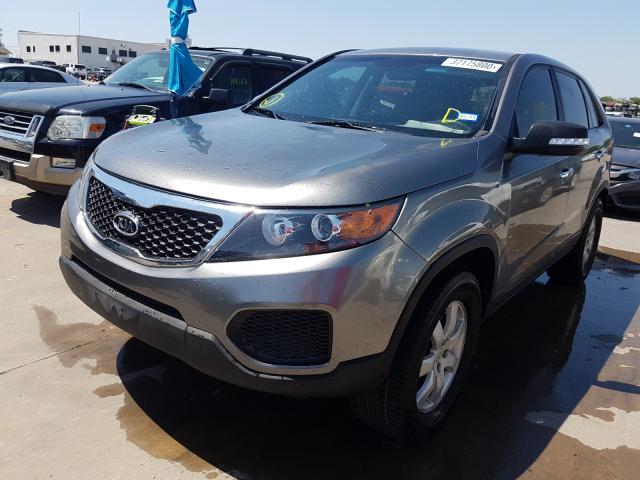 5XYKT3A16BG137448 - 2011 KIA SORENTO BASE  photo 2