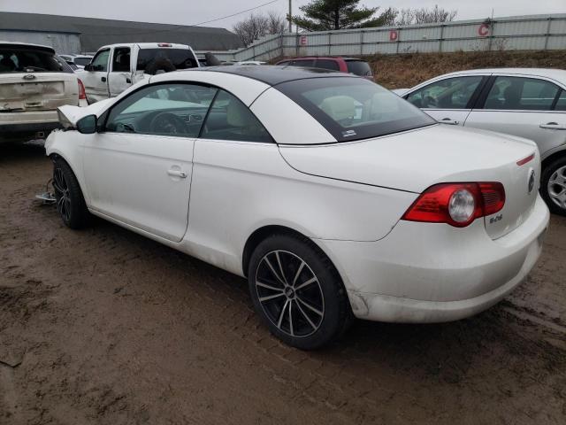 WVWBA7AHXAV017525 - 2010 VOLKSWAGEN EOS TURBO WHITE photo 2