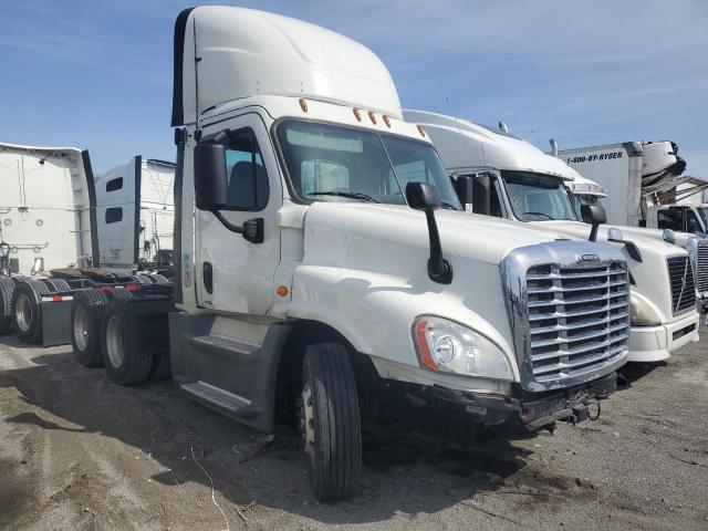 1FUJGEDR9GLGV6448 - 2016 FREIGHTLINER CASCADIA 1 WHITE photo 1