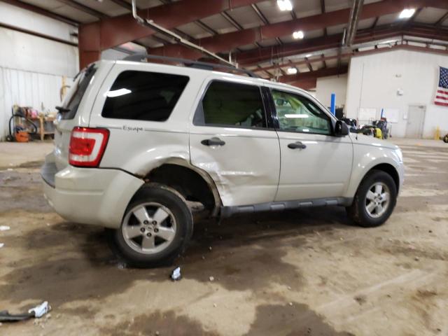 1FMCU03739KC67995 - 2009 FORD ESCAPE XLT SILVER photo 3