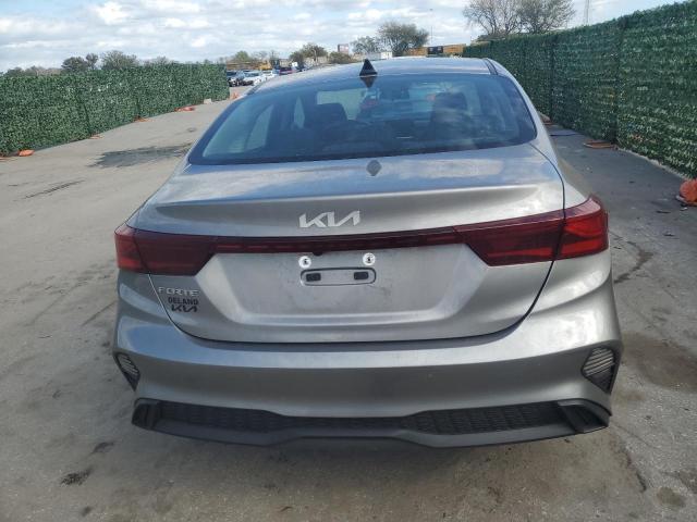 3KPF24AD6PE543268 - 2023 KIA FORTE LX SILVER photo 6