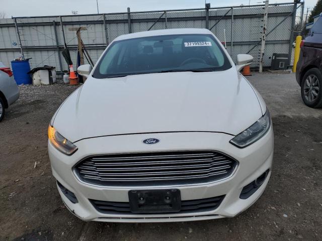 1FA6P0H73E5405437 - 2014 FORD FUSION SE WHITE photo 5