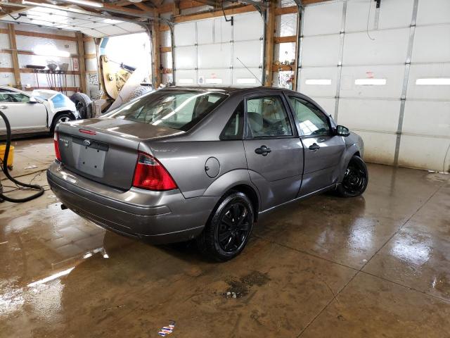 1FAHP34N67W264648 - 2007 FORD FOCUS ZX4 GRAY photo 3