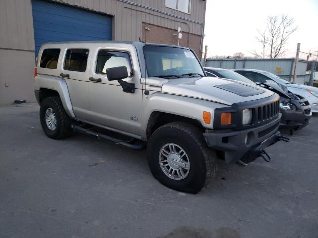 5GTEN13E698112958 - 2009 HUMMER H3 GOLD photo 4