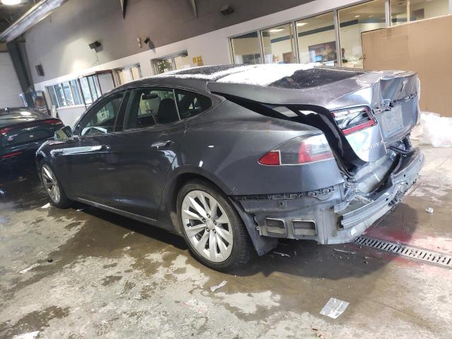5YJSA1E2XHF229563 - 2017 TESLA MODEL S ნაცრისფერი ფოტო 2