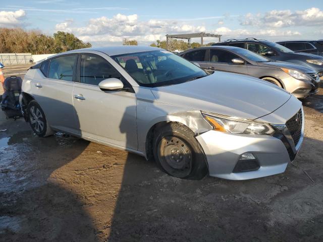 1N4BL4BV0LC207237 - 2020 NISSAN ALTIMA S SILVER photo 4