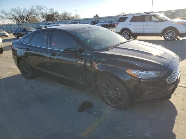 3FA6P0HD8HR302604 - 2017 FORD FUSION SE BLACK photo 4