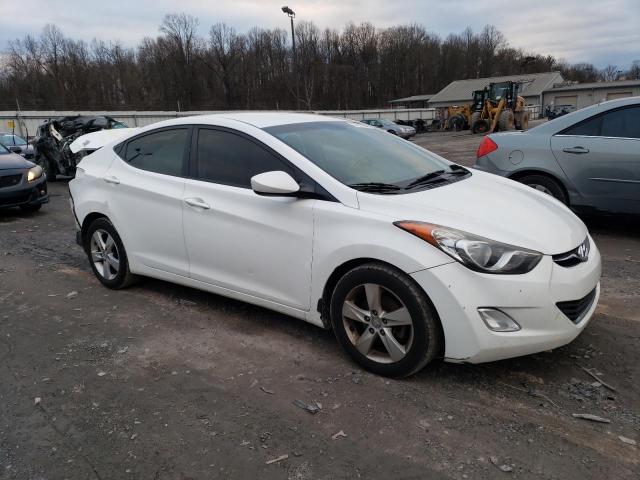 5NPDH4AE7DH275675 - 2013 HYUNDAI ELANTRA GL WHITE photo 4