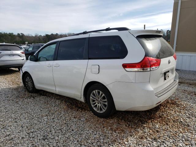 5TDYK3DC2DS314500 - 2013 TOYOTA SIENNA XLE WHITE photo 2