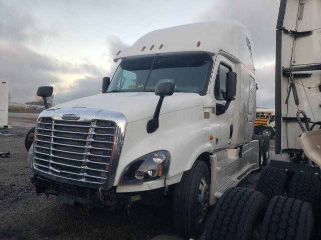 3AKJGLDR5HDHU1723 - 2017 FREIGHTLINER CASCADIA 1 WHITE photo 2