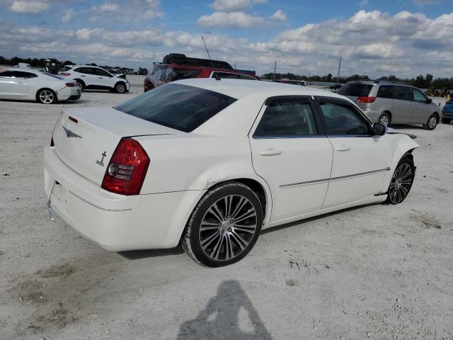 2C3KA43R98H259072 - 2008 CHRYSLER 300 LX WHITE photo 3