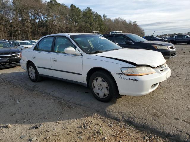 1HGCG1648YA057689 - 2000 HONDA ACCORD LX WHITE photo 4