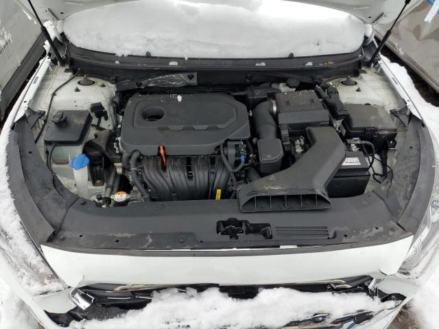 5NPE24AF7JH698718 - 2018 HYUNDAI SONATA SE WHITE photo 11