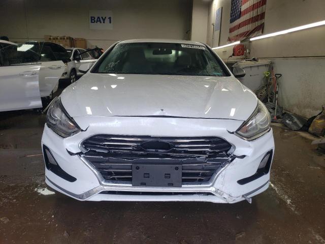 5NPE24AF7JH698718 - 2018 HYUNDAI SONATA SE WHITE photo 5