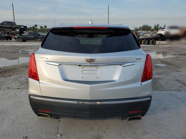 1GYKNBRS2HZ213902 - 2017 CADILLAC XT5 LUXURY SILVER photo 6