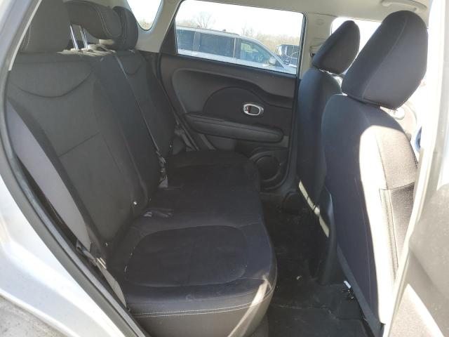 KNDJN2A22F7817178 - 2015 KIA SOUL SILVER photo 10