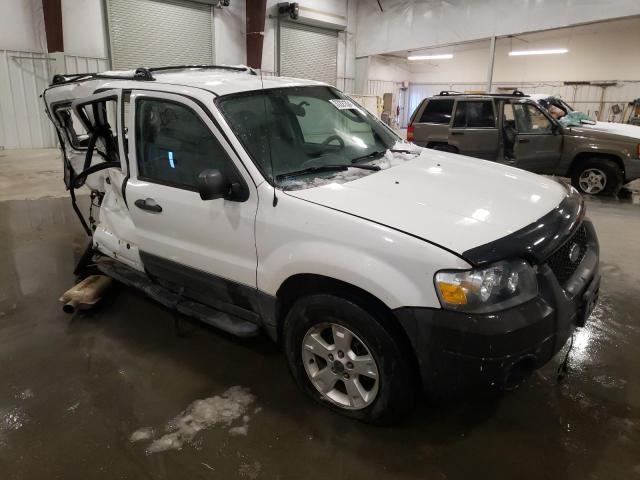 1FMCU03106KD24709 - 2006 FORD ESCAPE XLT WHITE photo 4