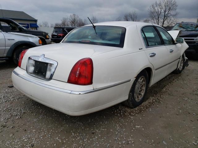 1LNHM82W2XY604745 - 1999 LINCOLN TOWN CAR SIGNATURE WHITE photo 3