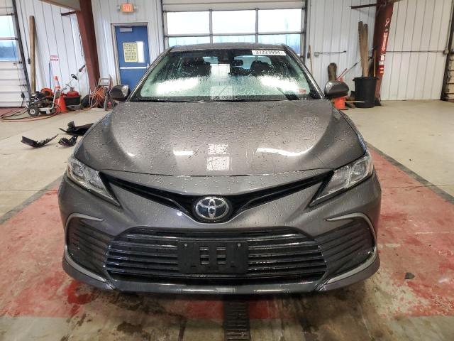 4T1C11AK7MU443594 - 2021 TOYOTA CAMRY LE GRAY photo 5