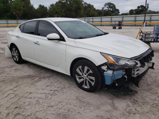 1N4BL4BV4KC106846 - 2019 NISSAN ALTIMA S WHITE photo 4