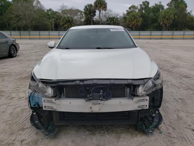 1N4BL4BV4KC106846 - 2019 NISSAN ALTIMA S WHITE photo 5