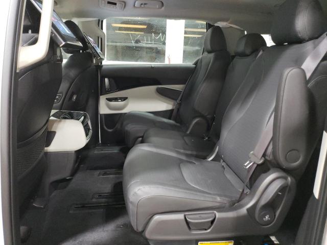 KNDNE5H31P6208009 - 2023 KIA CARNIVAL SX WHITE photo 11