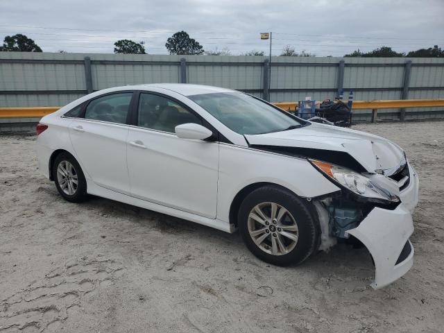 5NPEB4AC4EH894899 - 2014 HYUNDAI SONATA GLS WHITE photo 4