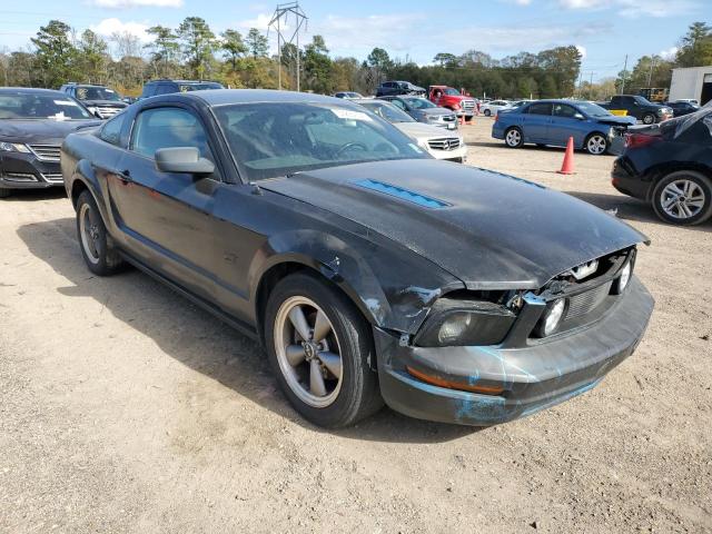 1ZVFT80N965264063 - 2006 FORD MUSTANG BLACK photo 4