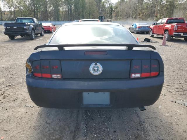 1ZVFT80N965264063 - 2006 FORD MUSTANG BLACK photo 6