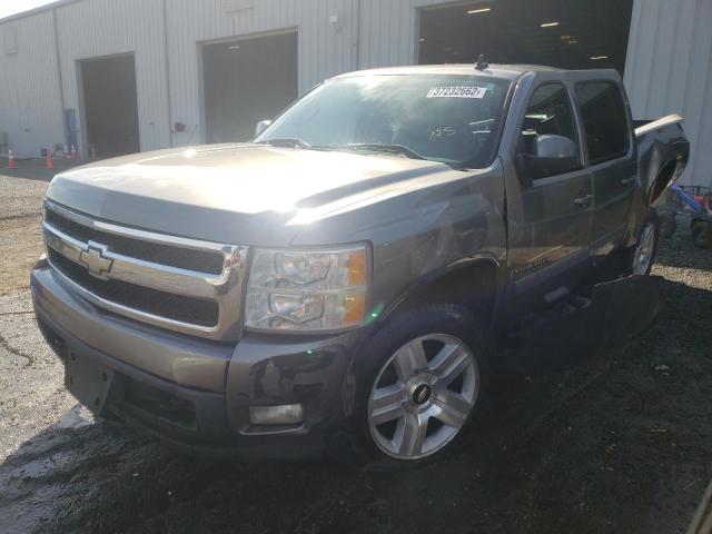 3GCEC13027G542964 - 2007 CHEVROLET SILVERADO C1500 CREW CAB GRAY photo 2