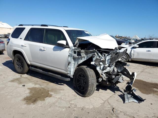 JTEEU5JRXM5250063 - 2021 TOYOTA 4RUNNER SR5 WHITE photo 4