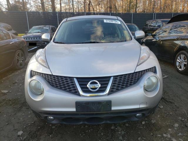 JN8AF5MV7CT113828 - 2012 NISSAN JUKE S SILVER photo 5