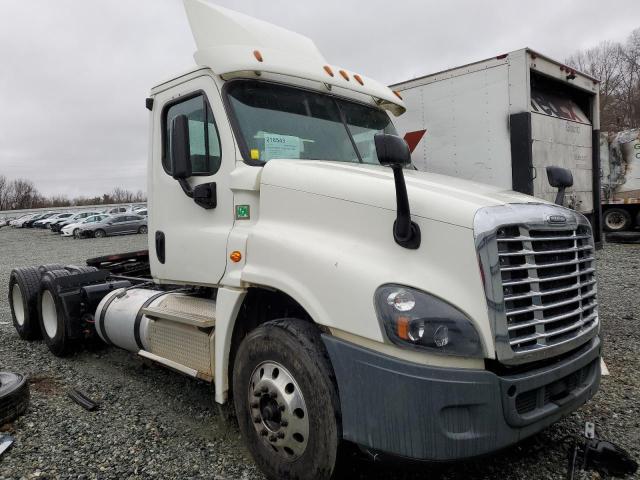 3AKJGEDV4KSKL9214 - 2019 FREIGHTLINER CASCADIA 1 WHITE photo 1