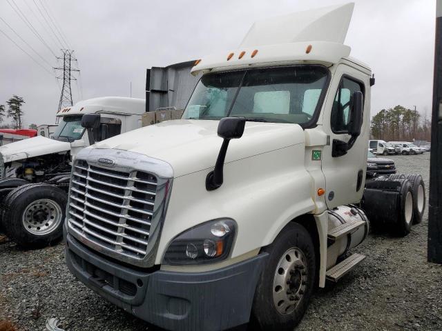 3AKJGEDV4KSKL9214 - 2019 FREIGHTLINER CASCADIA 1 WHITE photo 2