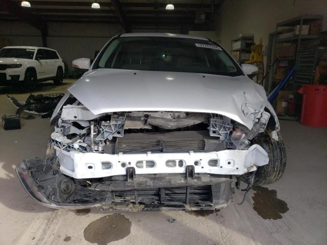 1FADP3F26HL336226 - 2017 FORD FOCUS SE WHITE photo 5