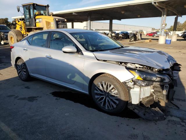 1N4BL4DV6PN328510 - 2023 NISSAN ALTIMA SV SILVER photo 4