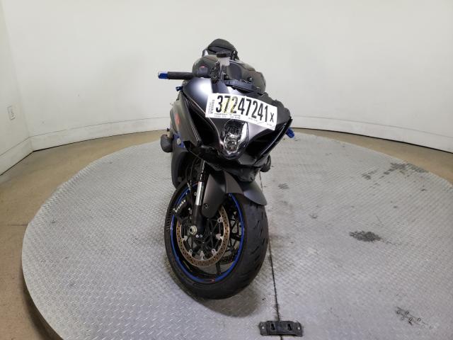 JS1DM11F9J2100032 - 2018 SUZUKI GSX-R1000 BLACK photo 2