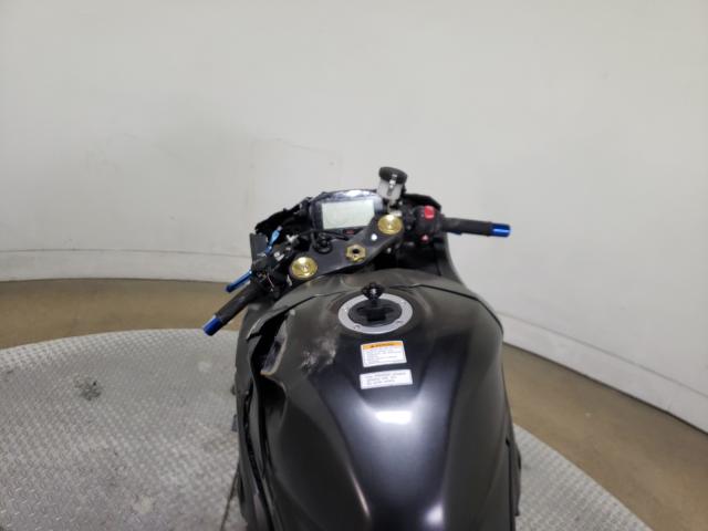 JS1DM11F9J2100032 - 2018 SUZUKI GSX-R1000 BLACK photo 7