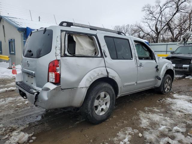 5N1AR18U85C724737 - 2005 NISSAN PATHFINDER LE 银色 照片 3