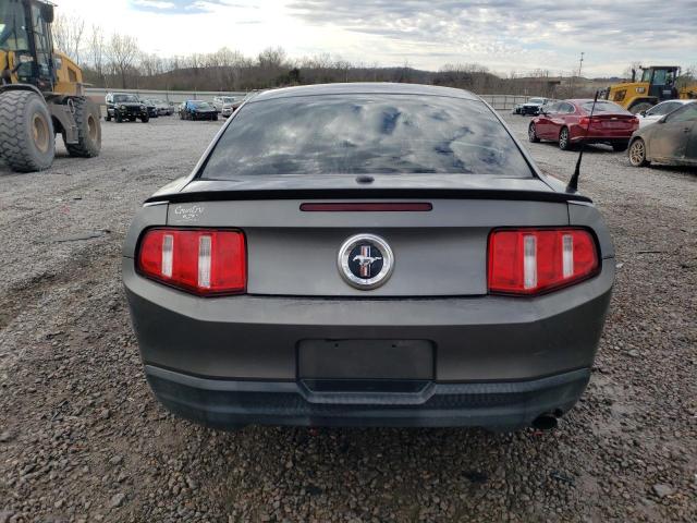 1ZVBP8AN8A5153787 - 2010 FORD MUSTANG GRAY photo 6