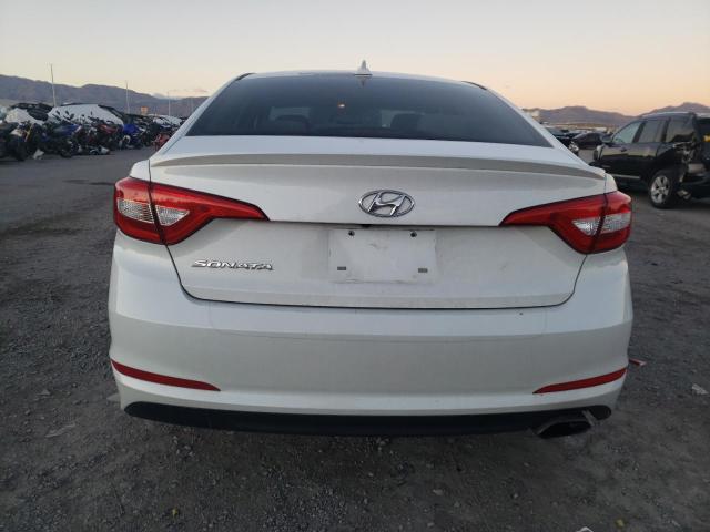 5NPE24AF1FH167957 - 2015 HYUNDAI SONATA SE WHITE photo 6