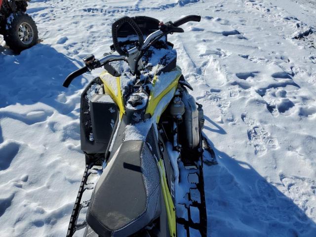 2BPSCFHC1HV000518 - 2017 SKI DOO SUMMIT YELLOW photo 5