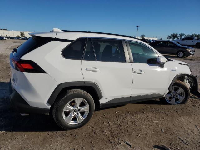 4T3RWRFV4MU042363 - 2021 TOYOTA RAV4 XLE WHITE photo 3