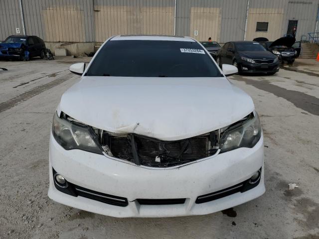 4T1BF1FK4EU832281 - 2014 TOYOTA CAMRY L WHITE photo 5