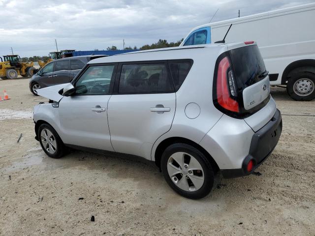 KNDJN2A29F7798970 - 2015 KIA SOUL SILVER photo 2