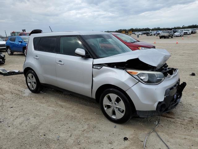 KNDJN2A29F7798970 - 2015 KIA SOUL SILVER photo 4