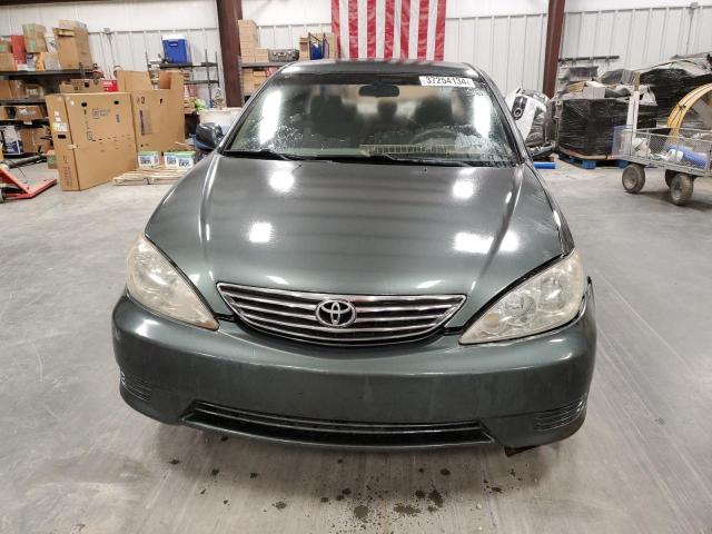4T1BE32K85U021202 - 2005 TOYOTA CAMRY LE GREEN photo 5