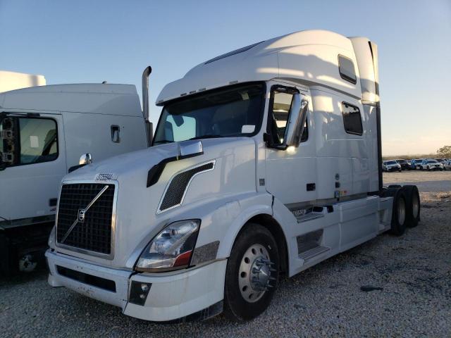 4V4NC9EH0FN917410 - 2015 VOLVO VN VNL WHITE photo 2