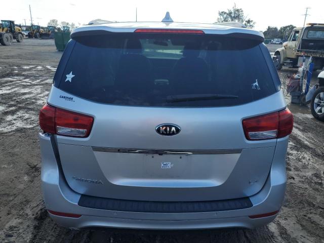 KNDMB5C12H6281899 - 2017 KIA SEDONA LX SILVER photo 6