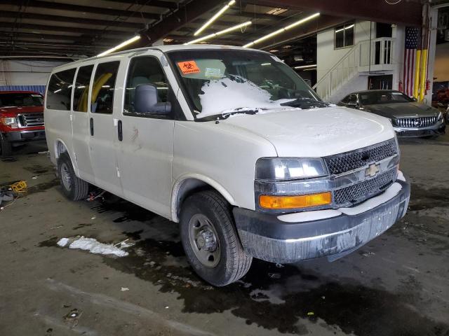 1GAHG35U471186778 - 2007 CHEVROLET EXPRESS G3 WHITE photo 4